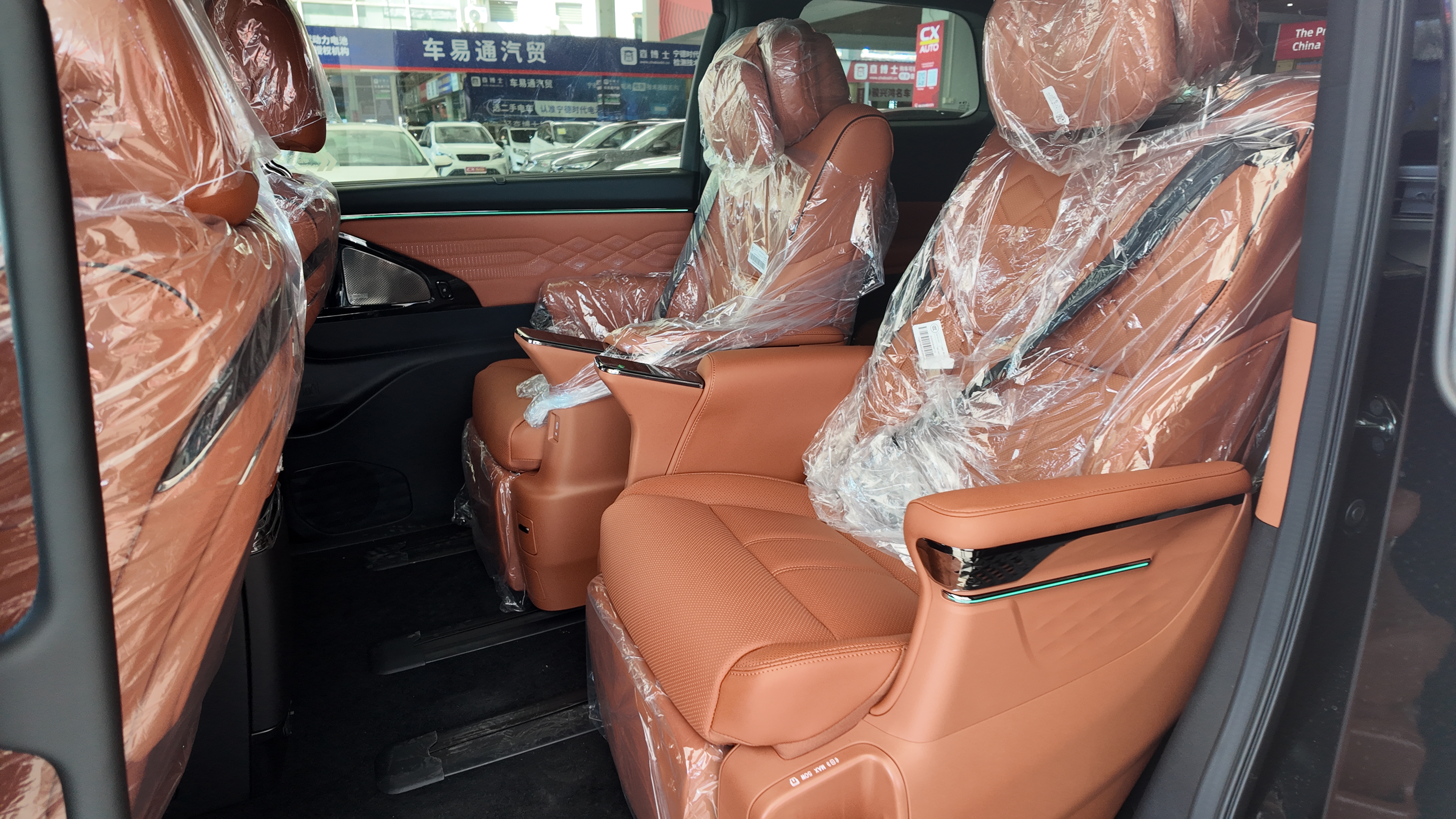 GAC M8 2025 Hongmeng Cockpit - 2.0T Hybrid + L2+ Driving Assistance Family MPV