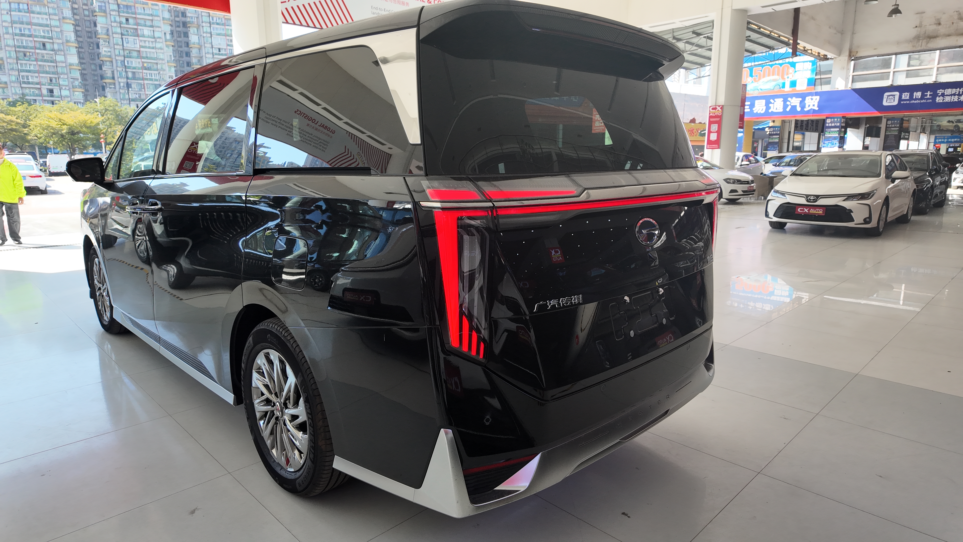 GAC M8 2025 Hongmeng Cockpit - 2.0T Hybrid + L2+ Driving Assistance Family MPV