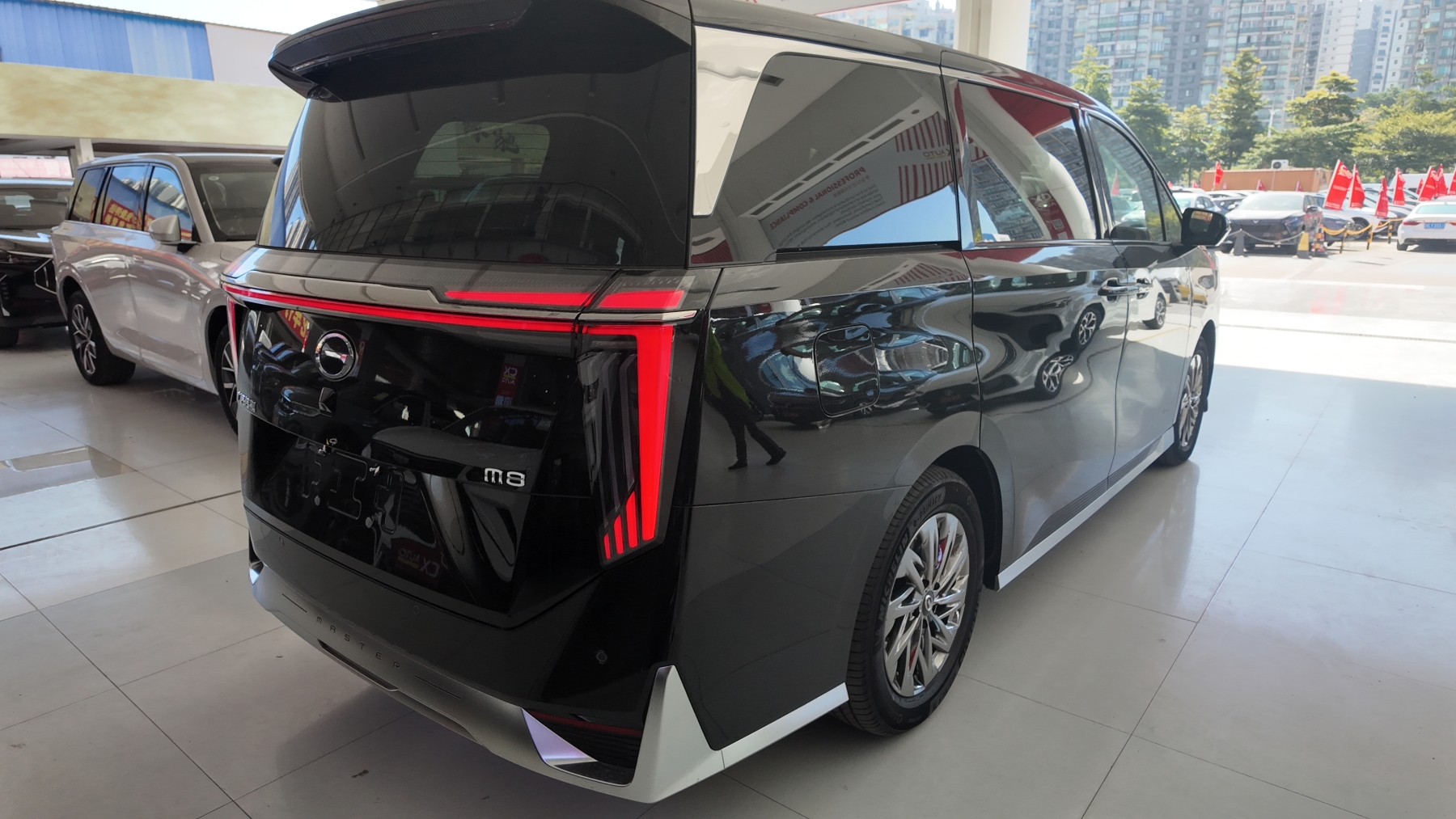 GAC M8 2025 Hongmeng Cockpit - 2.0T Hybrid + L2+ Driving Assistance Family MPV