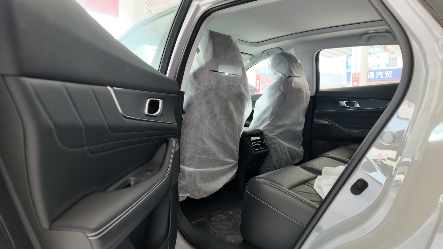 UNI-K 2.0T All-Wheel Drive - Panoramic Sunroof + Sony Audio Luxury SUV