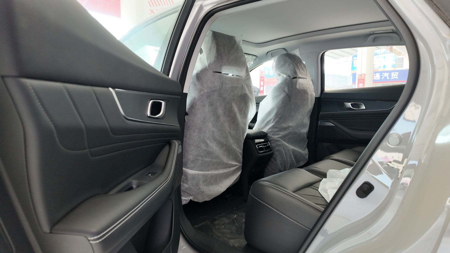 UNI-K 2.0T All-Wheel Drive - Panoramic Sunroof + Sony Audio Luxury SUV