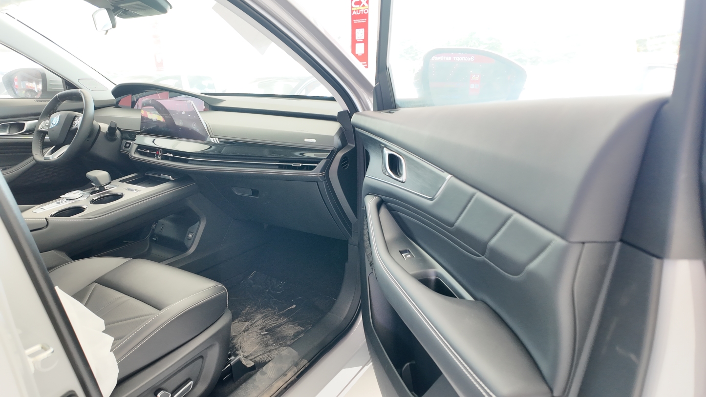 UNI-K 2.0T All-Wheel Drive - Panoramic Sunroof + Sony Audio Luxury SUV