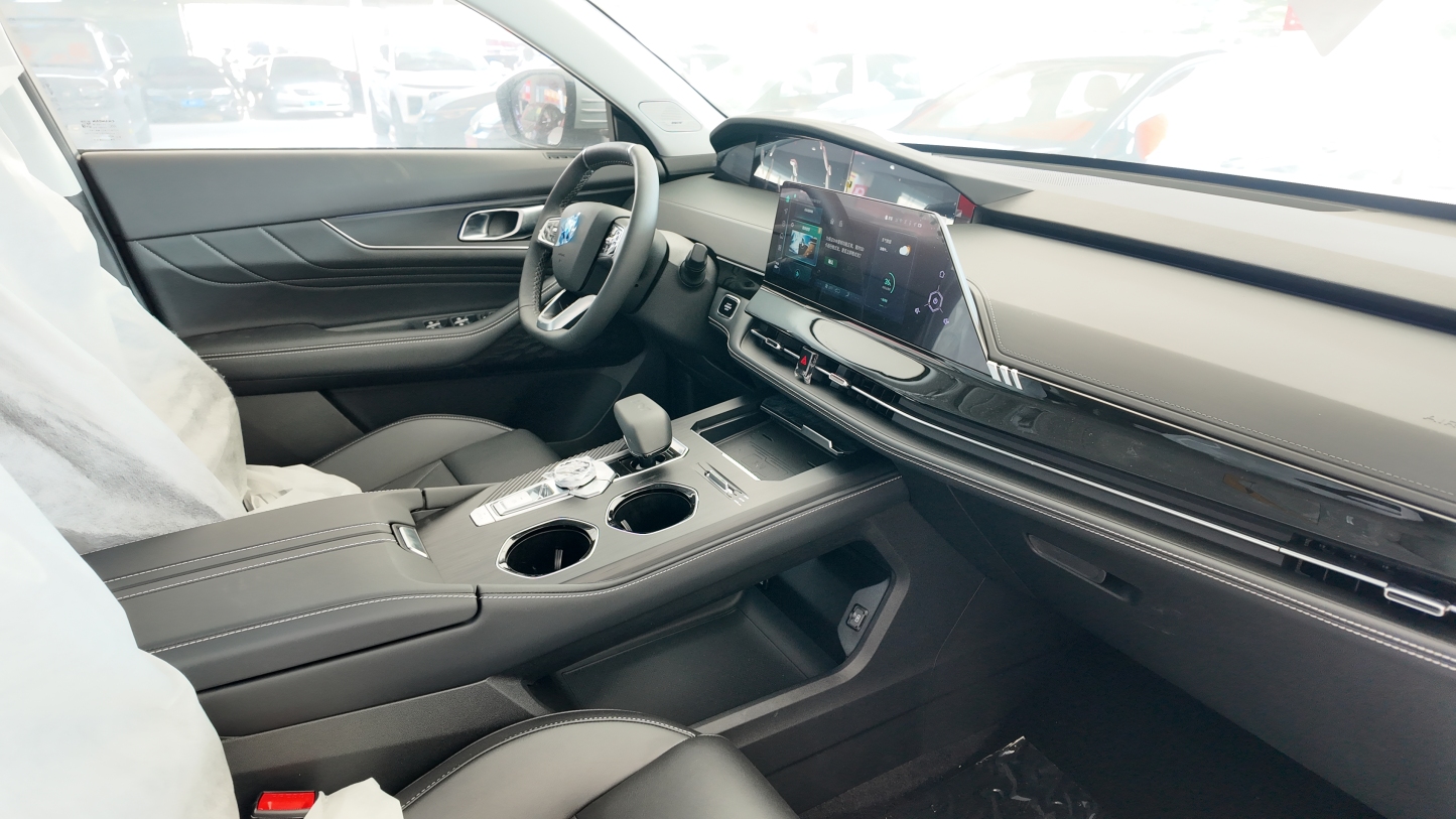 UNI-K 2.0T All-Wheel Drive - Panoramic Sunroof + Sony Audio Luxury SUV