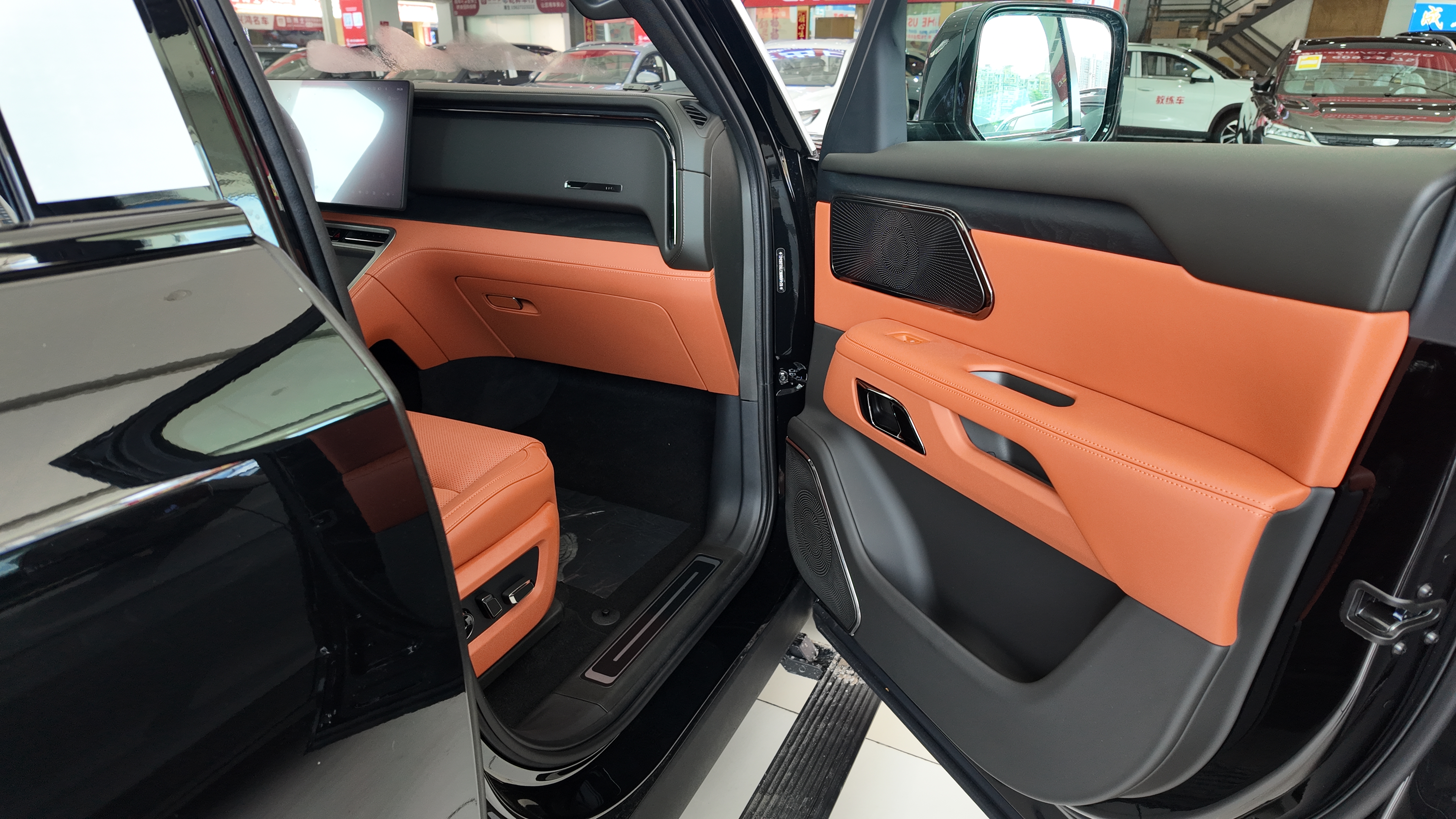 ROX 01 Max 7-Seater Long Range Extended Range SUV – 306km EV, 1362km Total, 350kW 4WD | CxAuto Export