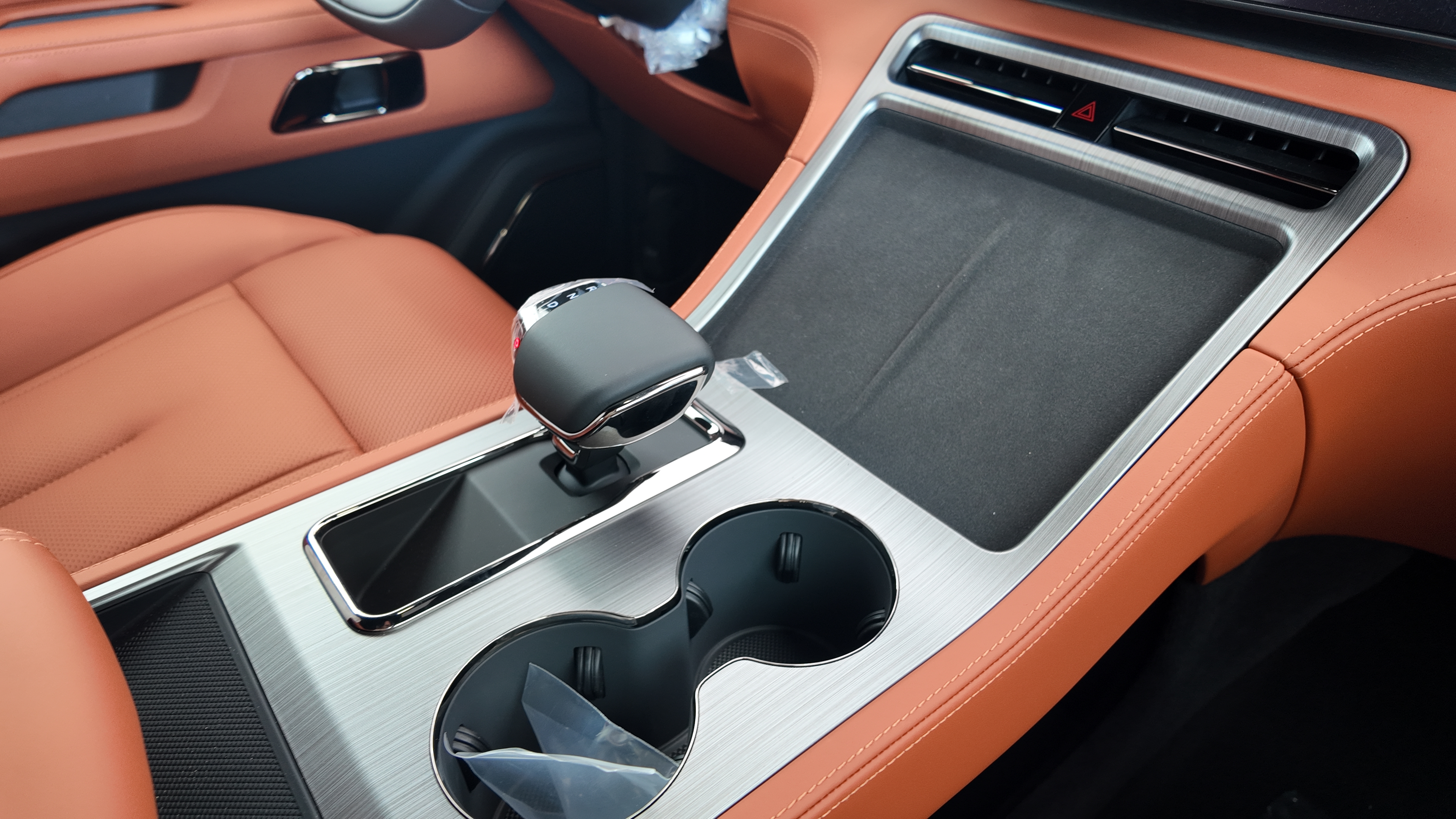 ROX 01 Max 7-Seater Long Range Extended Range SUV – 306km EV, 1362km Total, 350kW 4WD | CxAuto Export
