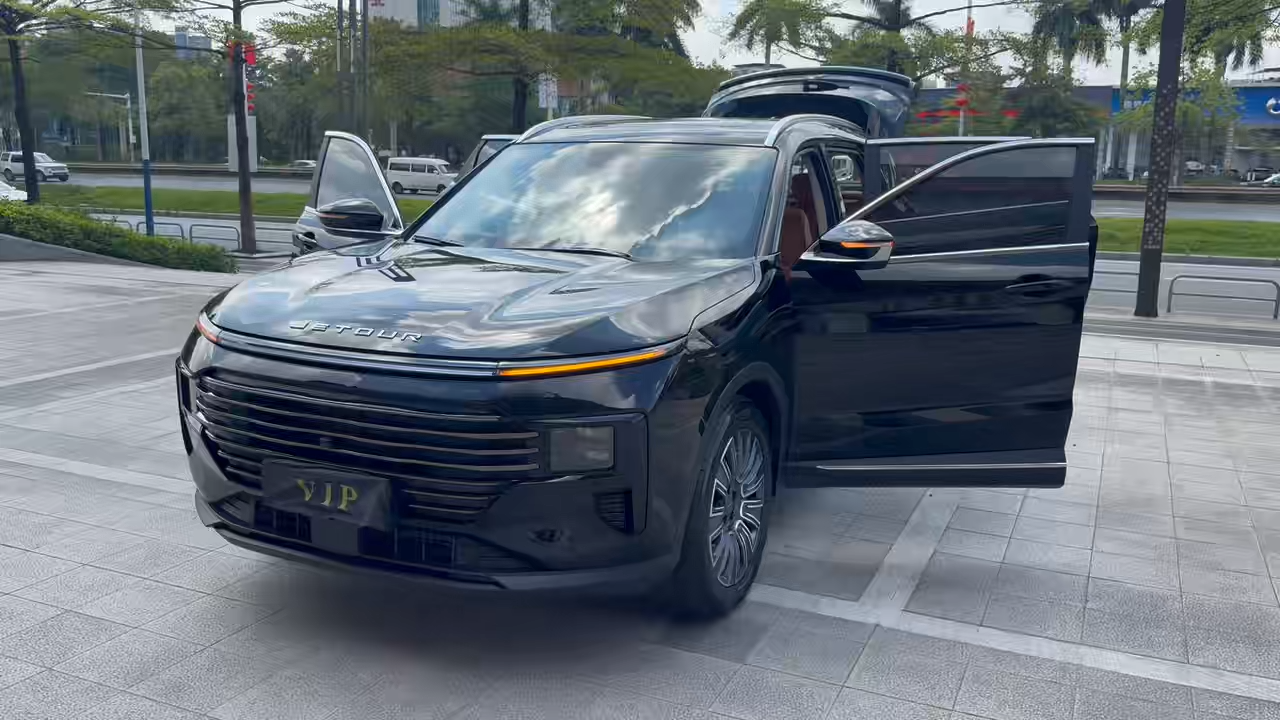 捷途X70 PLUS 2025款 1.5T 豪华版 7座