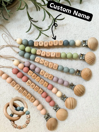 1 Piece Personalized Wooden Clip, Customizable Name Tag, Soft Pastel Holder with Adjustable Chain, Durable and Safe, Cute and Functional Design, Ideal for Daily Use, Travel, or Personalized Gift