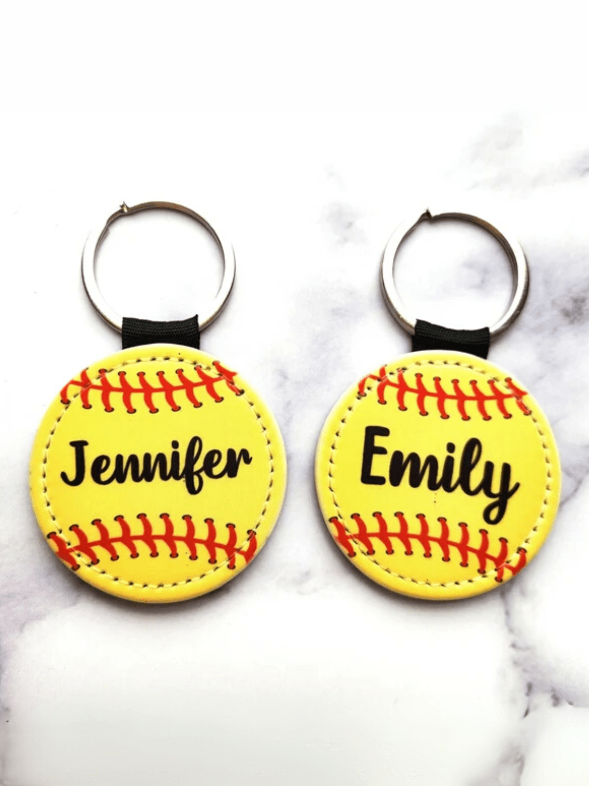 1 Piece 5 x 5 cm PU Vegan Leather Custom Name Softball Key Chain, Personalized Sports Team Key Ring, Customizable Name, Durable, Soft & Stylish, Ideal for Gifts, Birthday, Sports Events, Team Celebrations, or Everyday Use