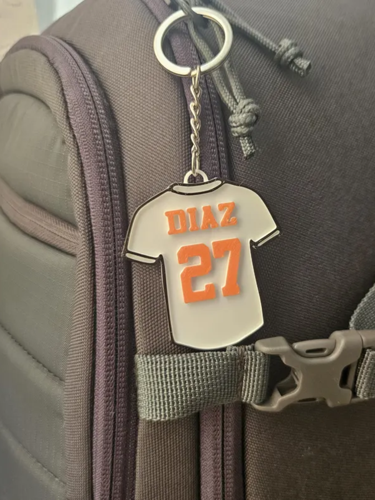 1-Pack Customizable 3D Printed Plastic Keychain Bag Tag, Sports Jersey Shaped Personalized Name & Number Gift for Team Players Fans Birthdays Game Day Souvenirs
