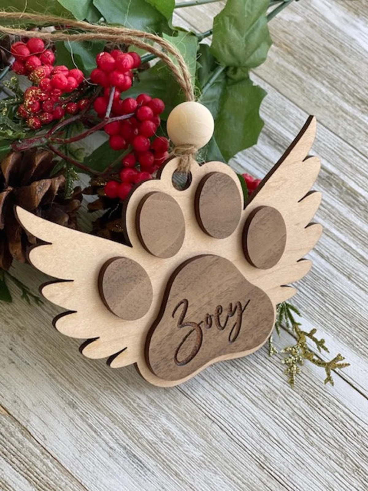 1pc  Personalized Paw Remembrance Ornament for Pet Lovers, Engraved Name, Wooden Pet Memorial Ornament, Rustic Angel Wings Design, Round Shape, Ideal for Christmas, Birthdays, Anniversaries, and Pet Memorial Day