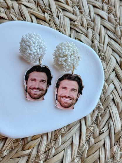 1 Pair Custom Photo Fiancé Face Wedding Earrings, Elegant Bridal Style Customizable Portrait/Color Round Shape with Photo Charm Accents, Hypoallergenic Lightweight Personalized Bride-to-Be Jewelry for Weddings/Bachelorette/Anniversaries