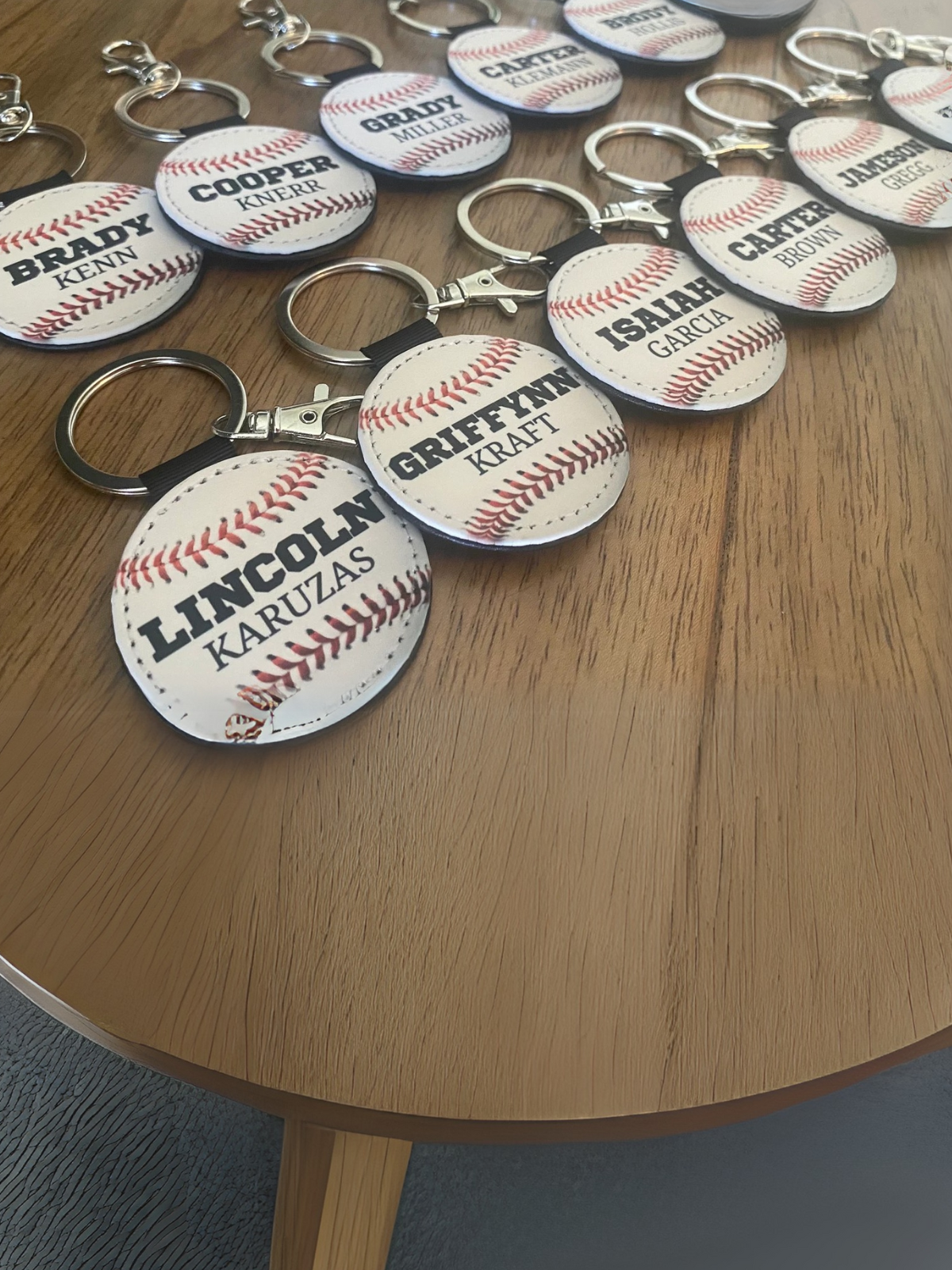 1PC Compact Custom Name Baseball Keychain,Personalized Faux Leather Sports Key Ring for Him, Classic Baseball Stitch Design with Engraved Name or Jersey Number, Durable Handmade Round Key Fob with Red Stitch Embroidery, Minimalist Sports Gift for Coach, T