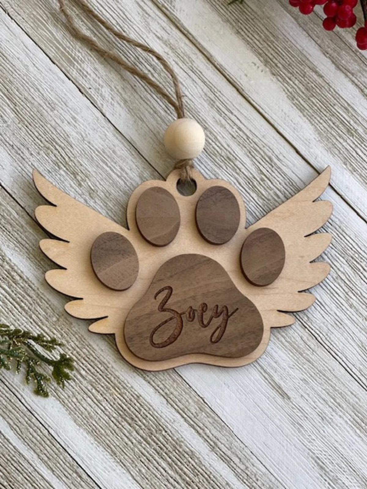 1pc  Personalized Paw Remembrance Ornament for Pet Lovers, Engraved Name, Wooden Pet Memorial Ornament, Rustic Angel Wings Design, Round Shape, Ideal for Christmas, Birthdays, Anniversaries, and Pet Memorial Day