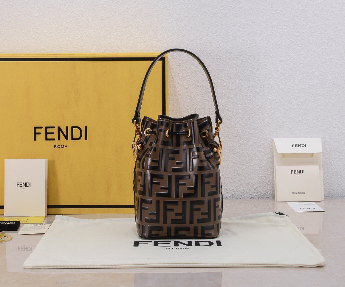 【FENDI】フェンディ モントレゾール レザーミニバッグ