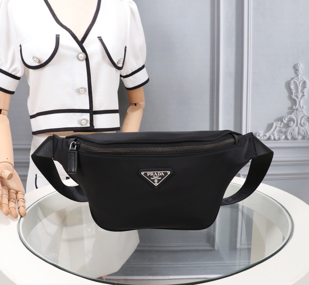 PRADA★ブラック リナイロン ベルトバッグ