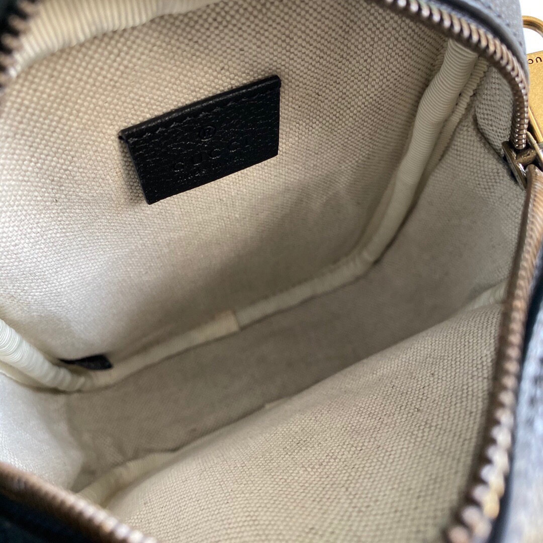 GUCCI アップデートロゴレザーミニショルダーバッグ