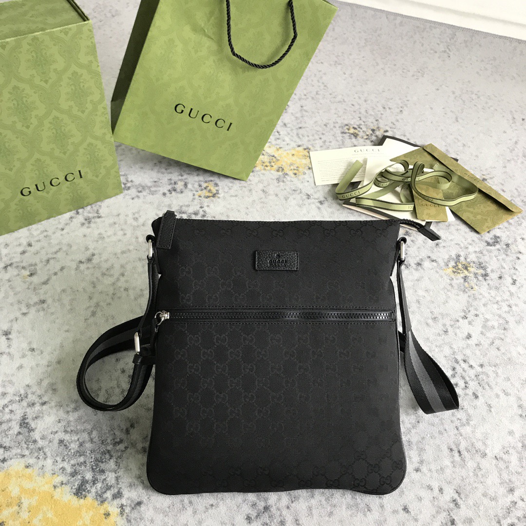 GUCCI☆大人気GGキャンバス SMALL MESSENGERBAG☆ブラック