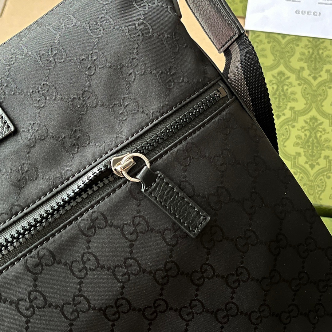 GUCCI☆大人気GGキャンバス SMALL MESSENGERBAG☆ブラック