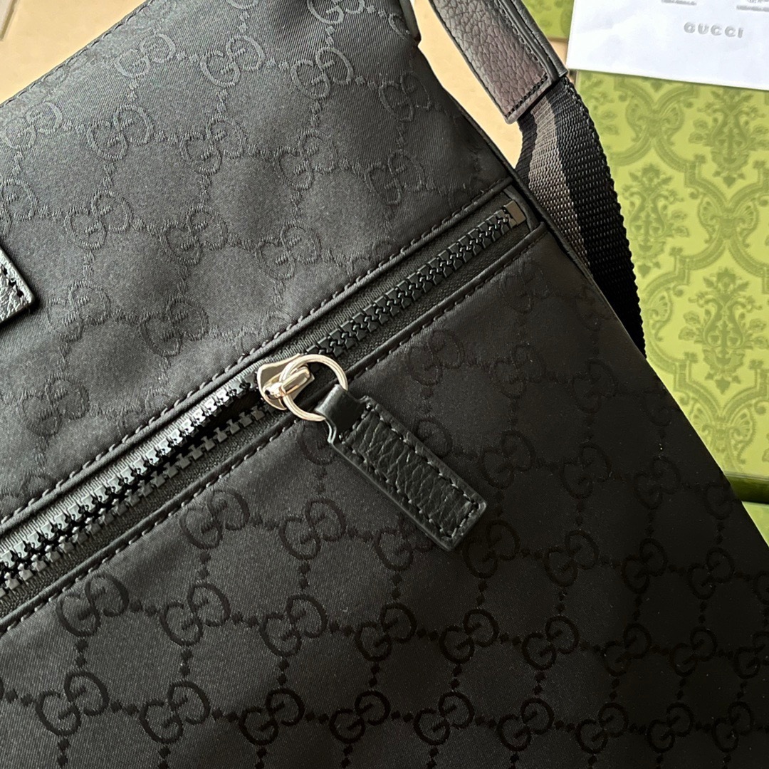 GUCCI☆大人気GGキャンバス SMALL MESSENGERBAG☆ブラック