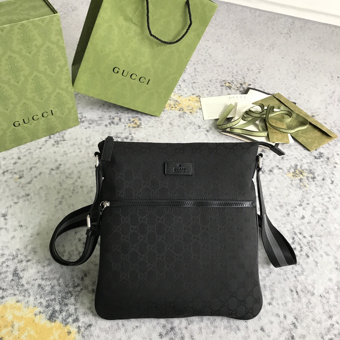 GUCCI☆大人気GGキャンバス SMALL MESSENGERBAG☆ブラック