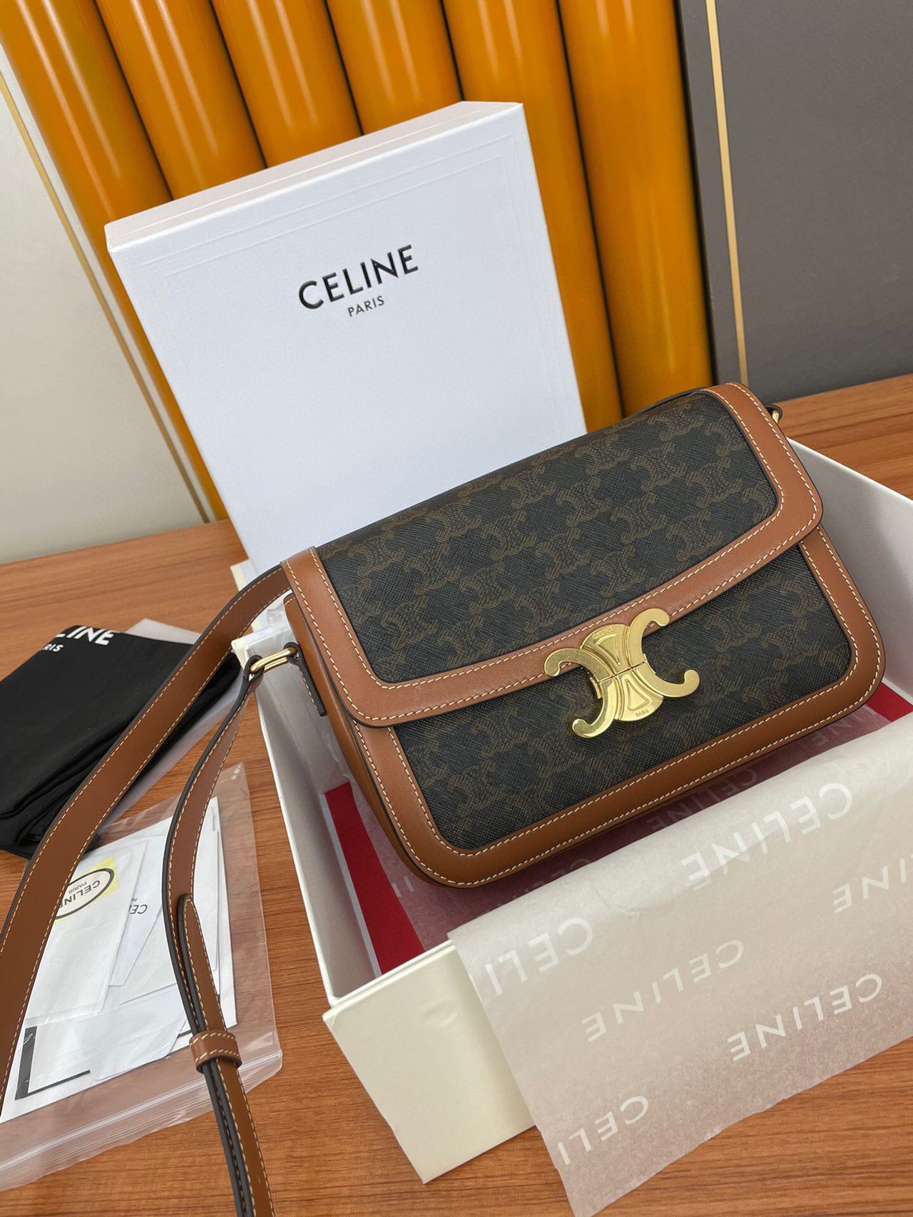 CELINE トリオンフ スモール ティーン タン色