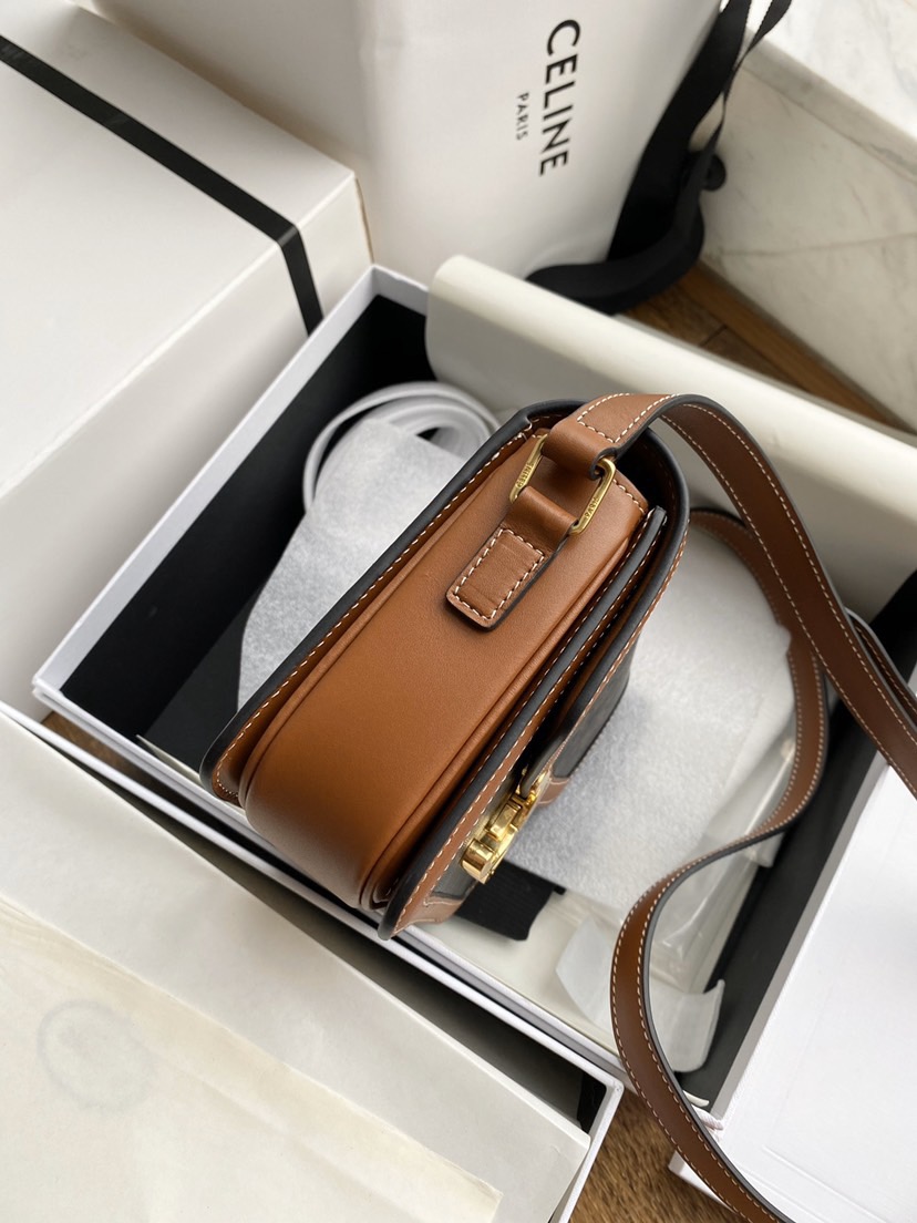 CELINE トリオンフ スモール ティーン タン色