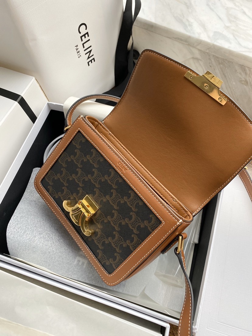 CELINE トリオンフ スモール ティーン タン色