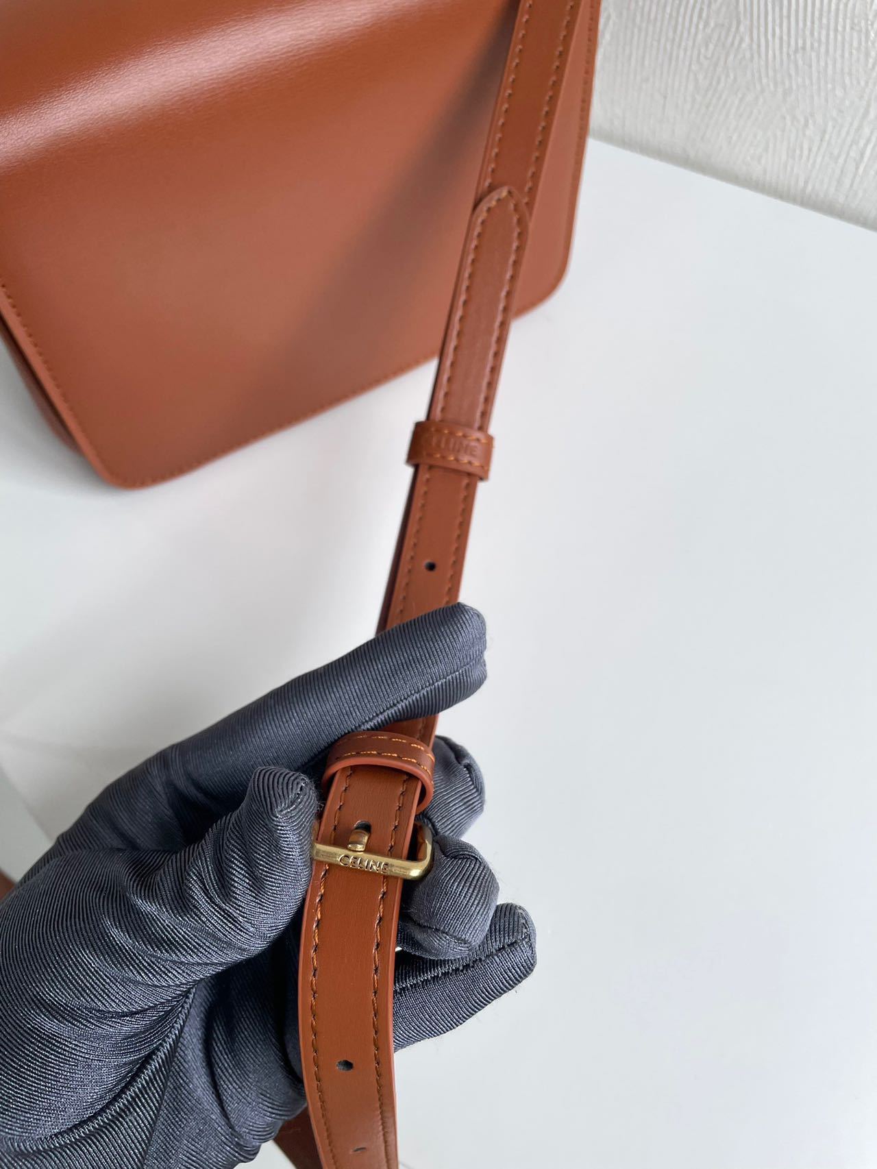【CELINE】 CUIR TRIOMPHE チェーンウォレット