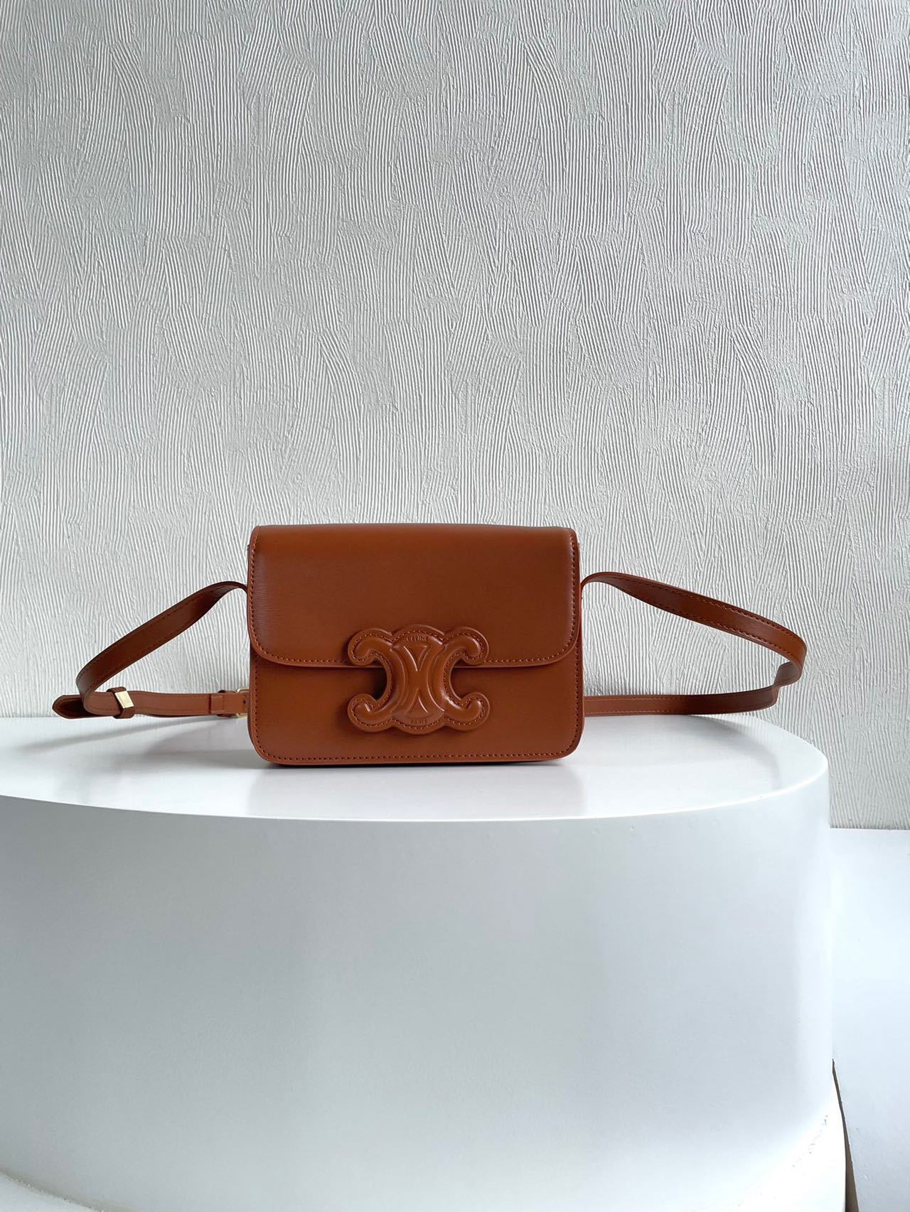 【CELINE】 CUIR TRIOMPHE チェーンウォレット