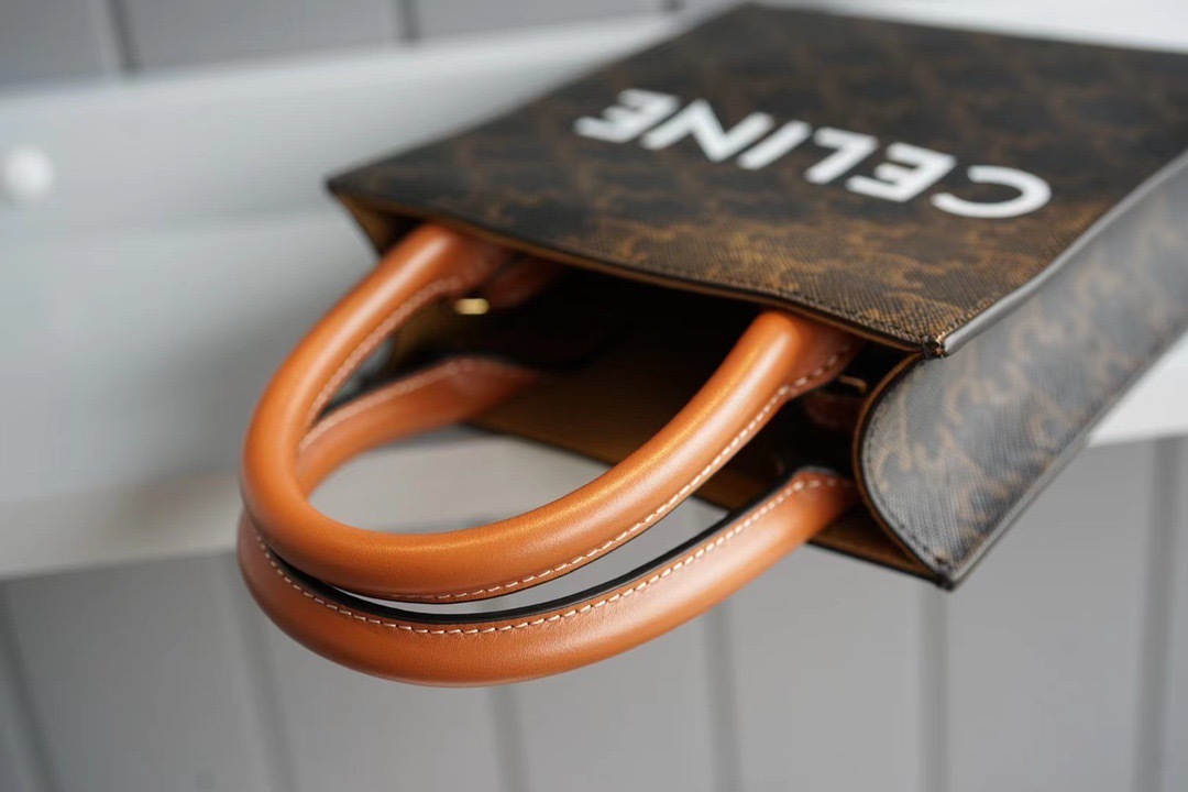 【CELINE】MINI VERTICAL CABAS IN TRIOMPHE CANVAS