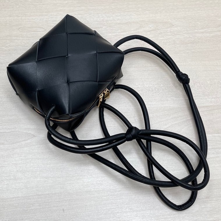 【Bottega Veneta】ミニ カセット カメラバッグ Mini Camera Bag