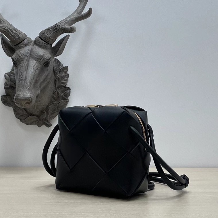 【Bottega Veneta】ミニ カセット カメラバッグ Mini Camera Bag