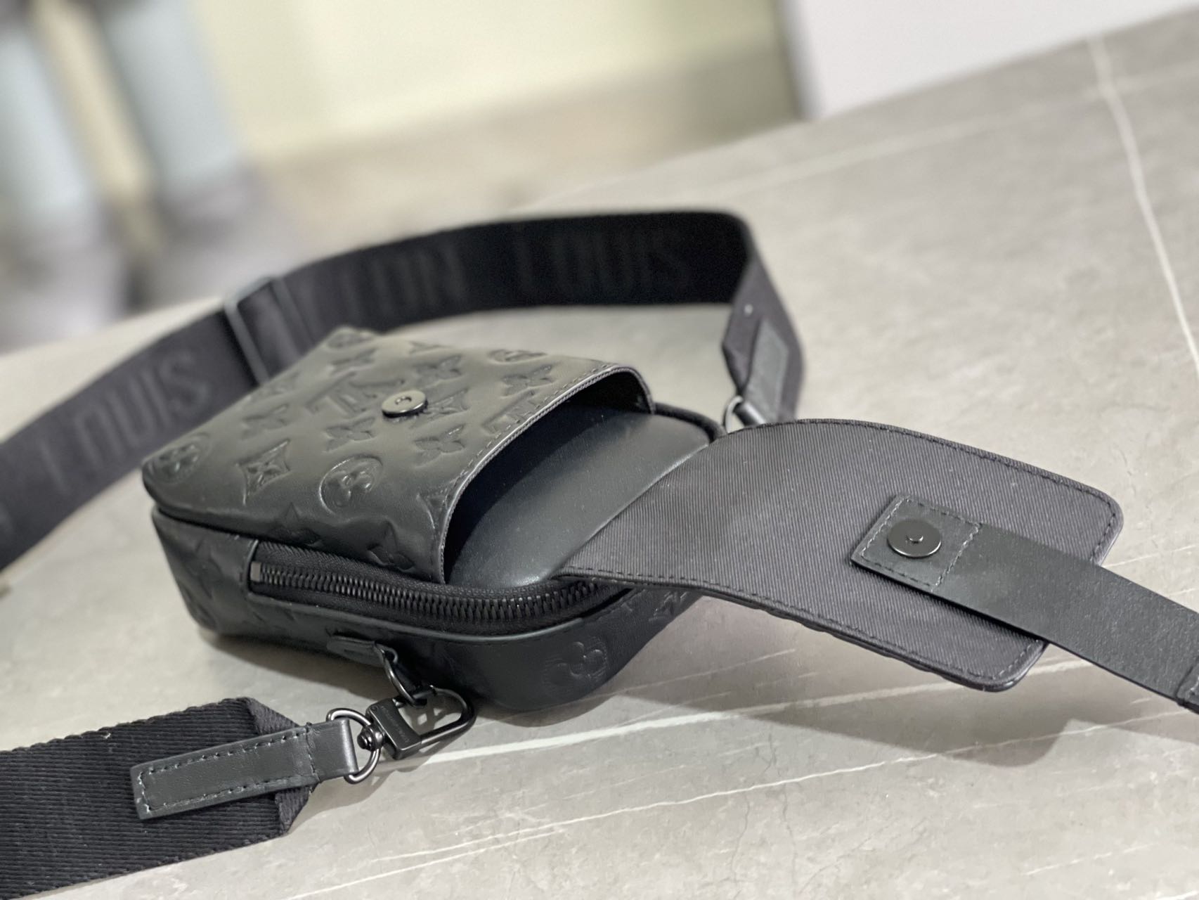 ◆LV◆ スマホケース ショルダー バッグ モノグラム 黒 ミニ