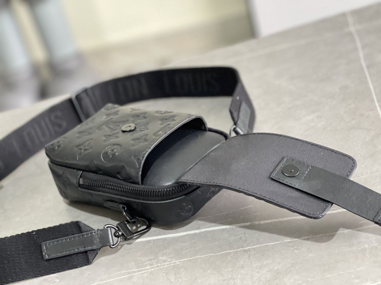 ◆LV◆ スマホケース ショルダー バッグ モノグラム 黒 ミニ