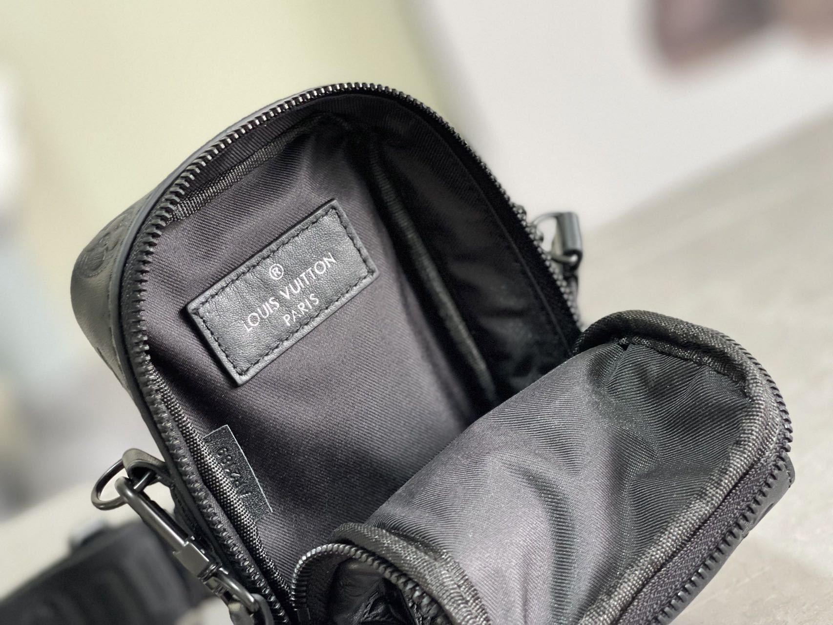 ◆LV◆ スマホケース ショルダー バッグ モノグラム 黒 ミニ