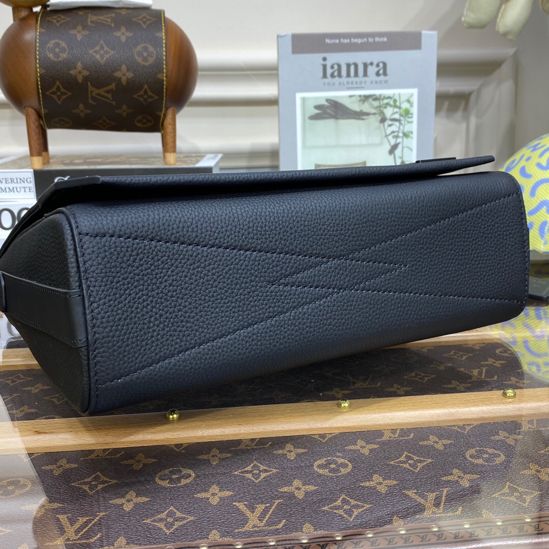 雑誌掲載 ★Louis Vuitton★アエログラム メッセンジャー