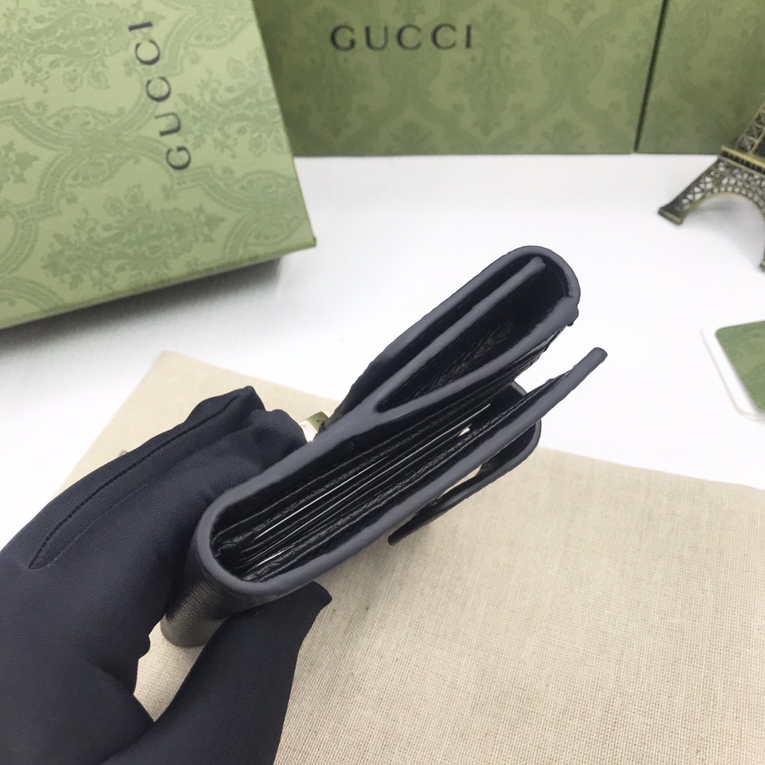 GUCCI グッチ インターロッキング 二つ折り財布