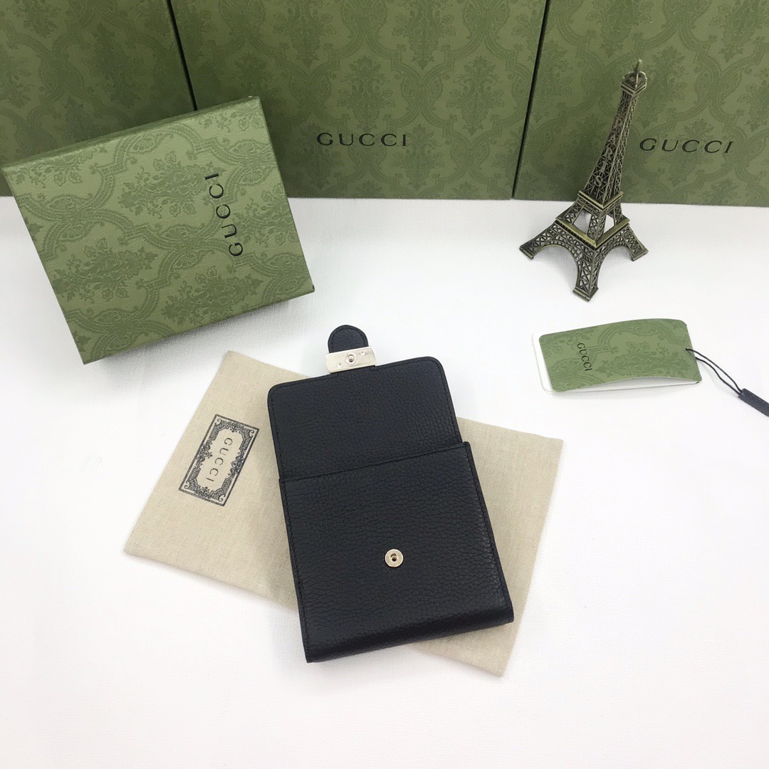 GUCCI グッチ インターロッキング 二つ折り財布