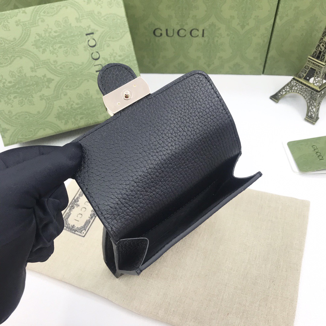 GUCCI グッチ インターロッキング 二つ折り財布