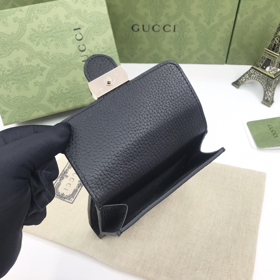 GUCCI グッチ インターロッキング 二つ折り財布