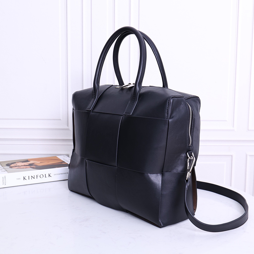 レザー◆ボストンバッグ【BOTTEGA VENETA】イントレチャート