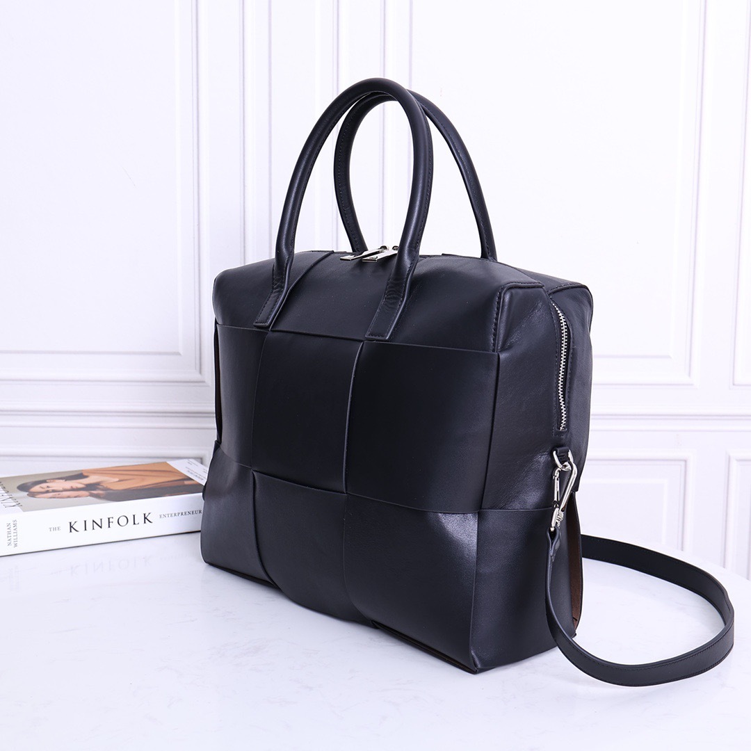 レザー◆ボストンバッグ【BOTTEGA VENETA】イントレチャート