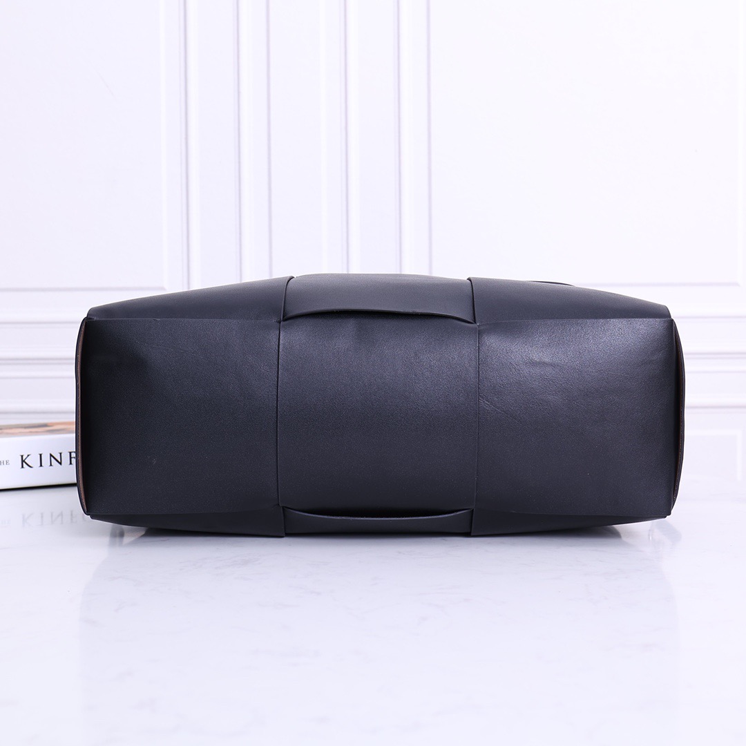 レザー◆ボストンバッグ【BOTTEGA VENETA】イントレチャート