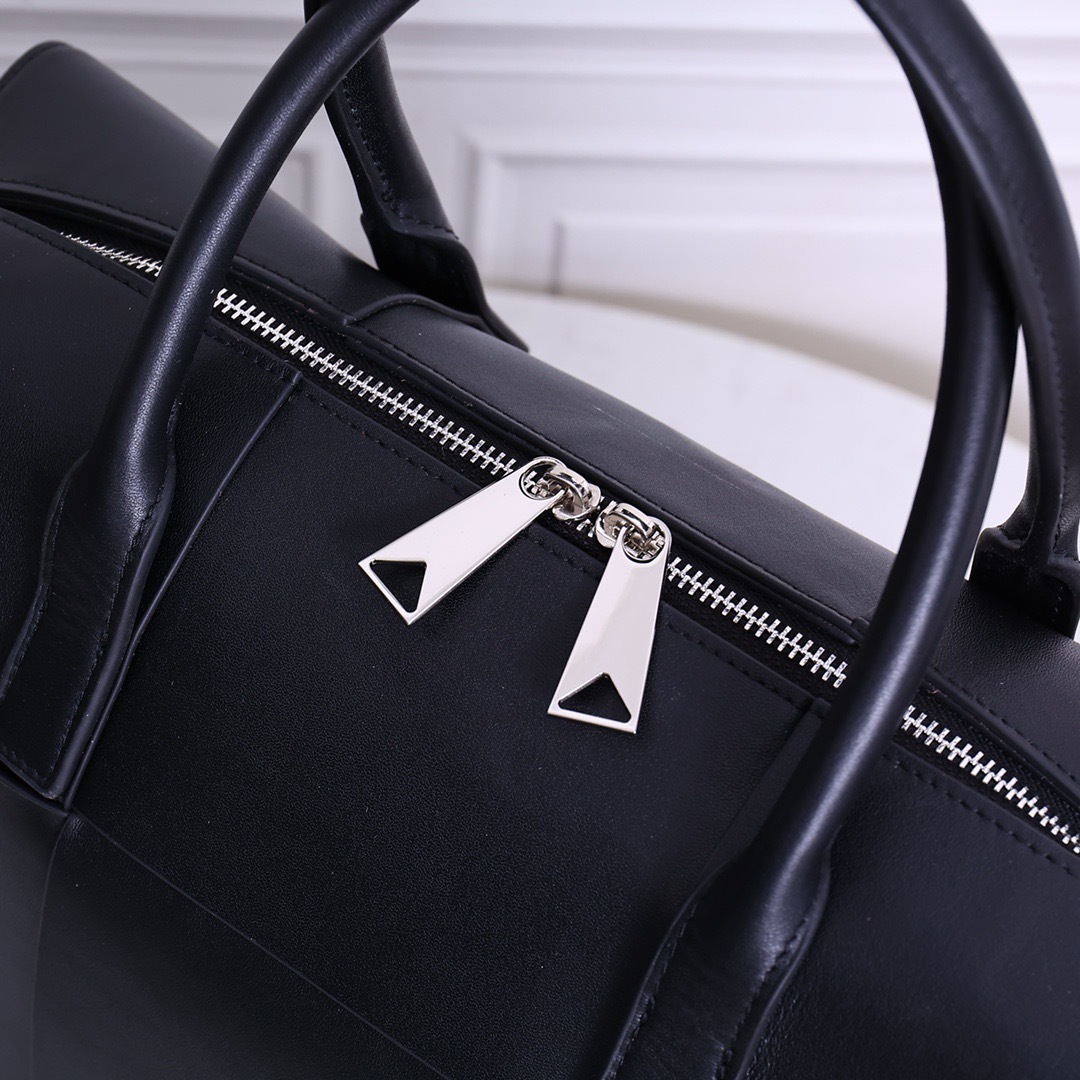 レザー◆ボストンバッグ【BOTTEGA VENETA】イントレチャート