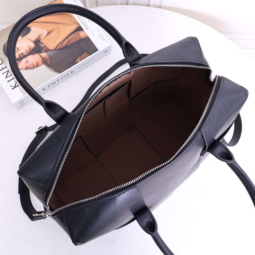 レザー◆ボストンバッグ【BOTTEGA VENETA】イントレチャート