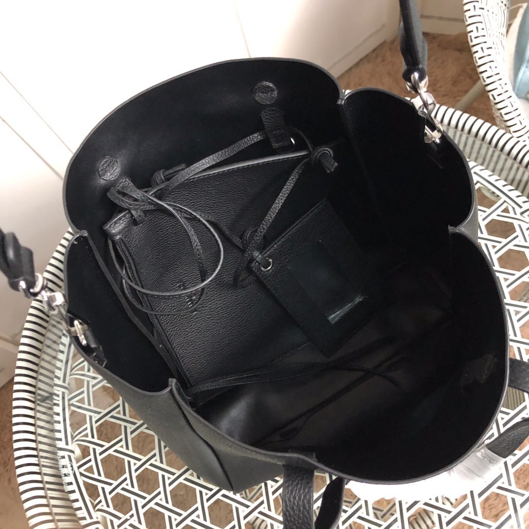 BALENCIAGA EVERYDAY レザー トートバッグ 