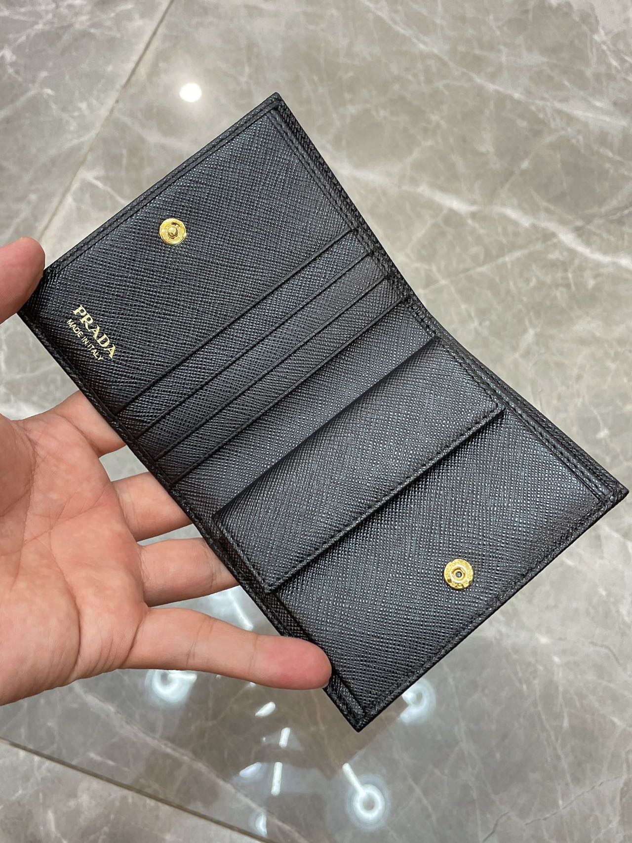 ★PRADA★SAFFIANO Triangle Logo★折りたたみ財布★