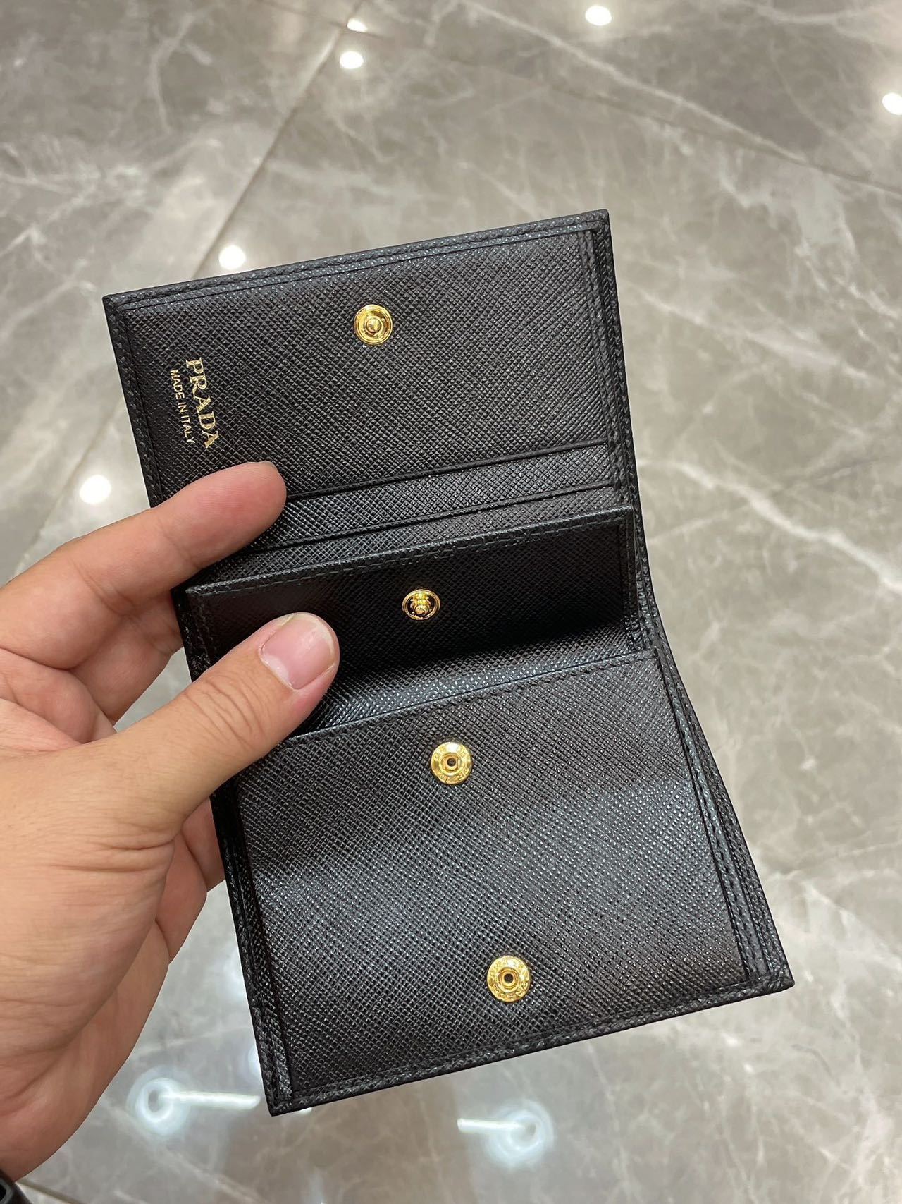 ★PRADA★SAFFIANO Triangle Logo★折りたたみ財布★