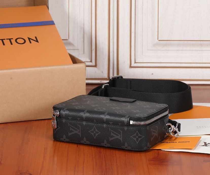 収納力抜群  Louis Vuitton アルファ ショルダーバッグ