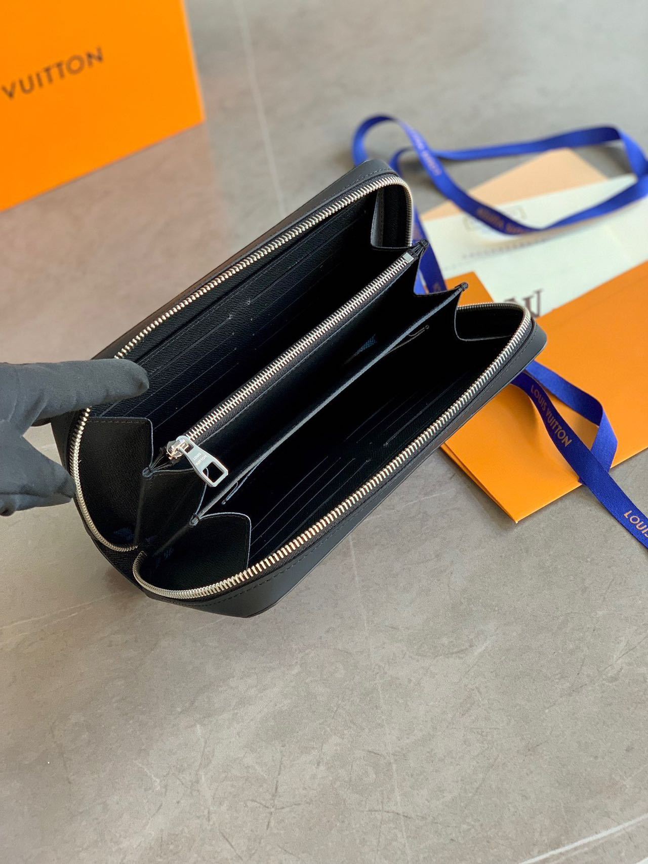 新作・争奪戦☆モノグラムジッピーXL